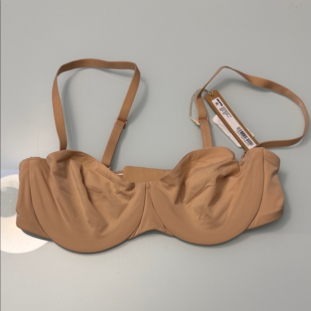 NWT SKIMS Smoothing Intimates Strapless Bra